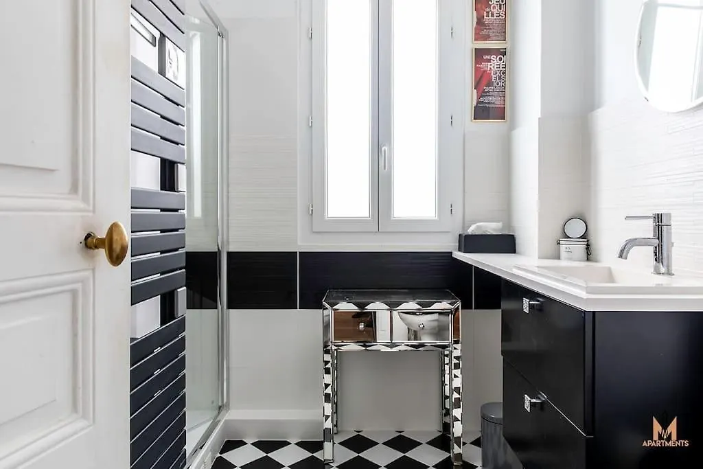 Montmartre With Private Courtyard Apartment Paris