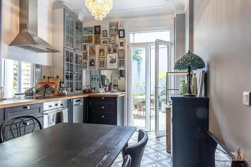 Montmartre With Private Courtyard Apartment Paris