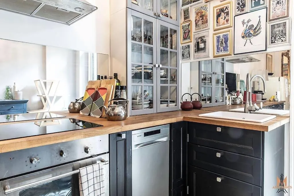 Montmartre With Private Courtyard Apartment Paris