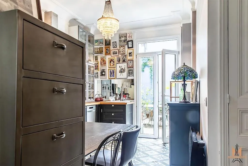 Montmartre With Private Courtyard Apartment Paris