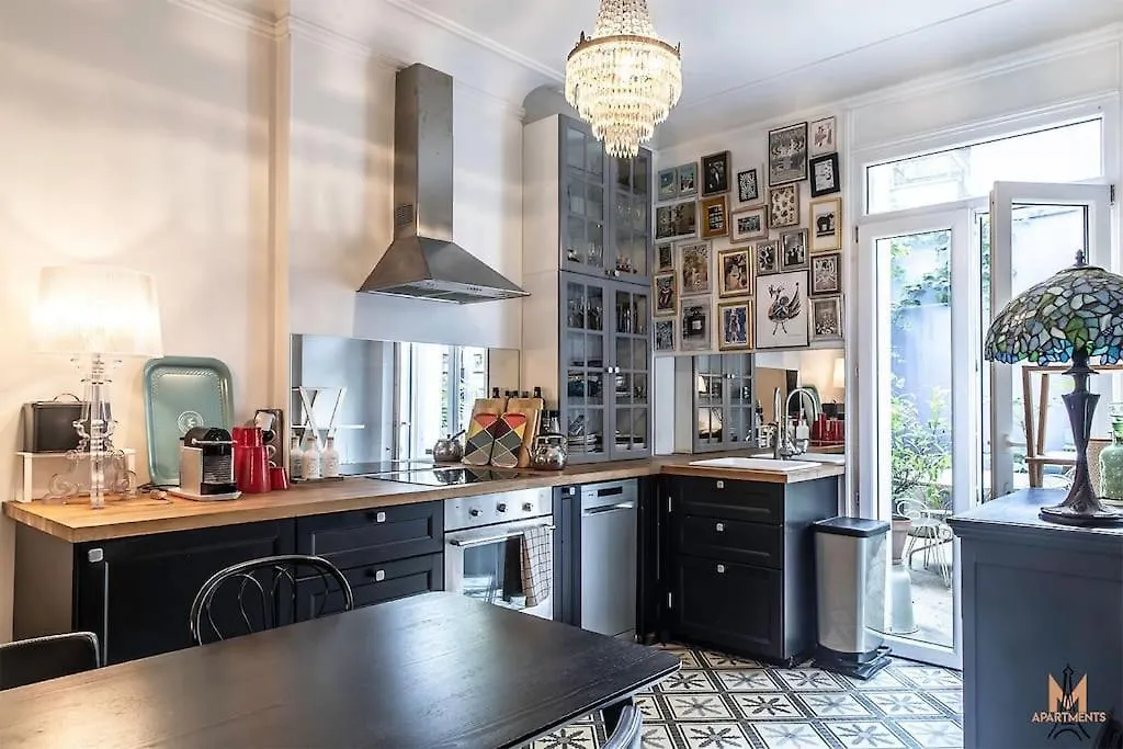 Montmartre With Private Courtyard Apartment Paris