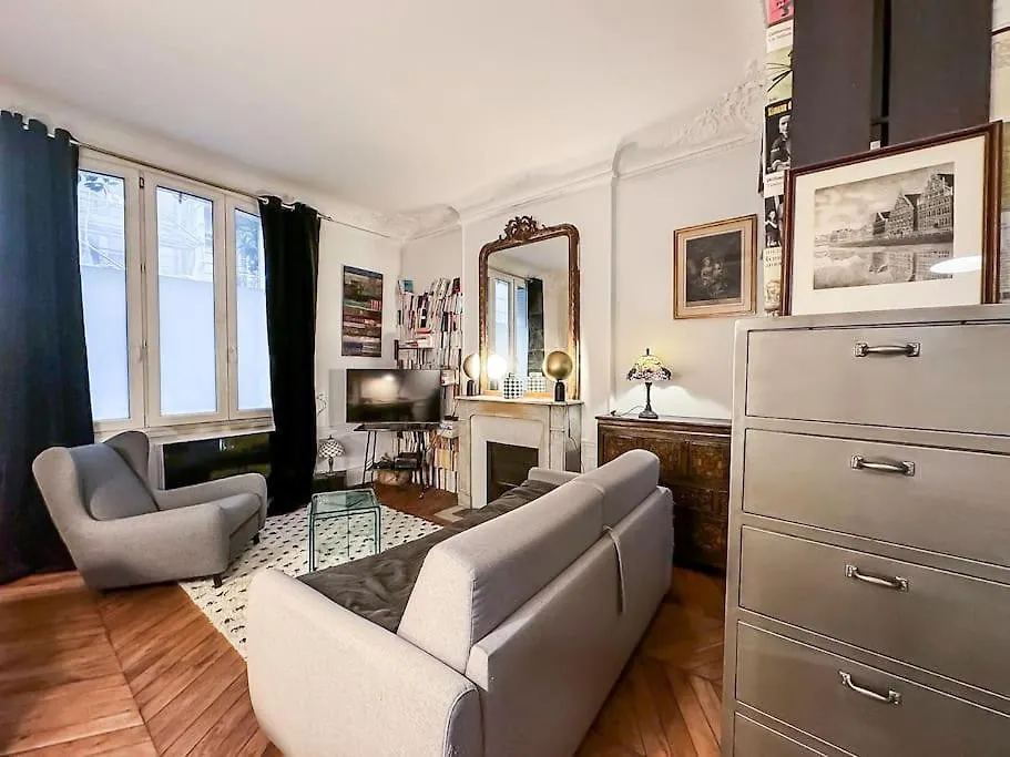 Montmartre With Private Courtyard Apartment Paris France
