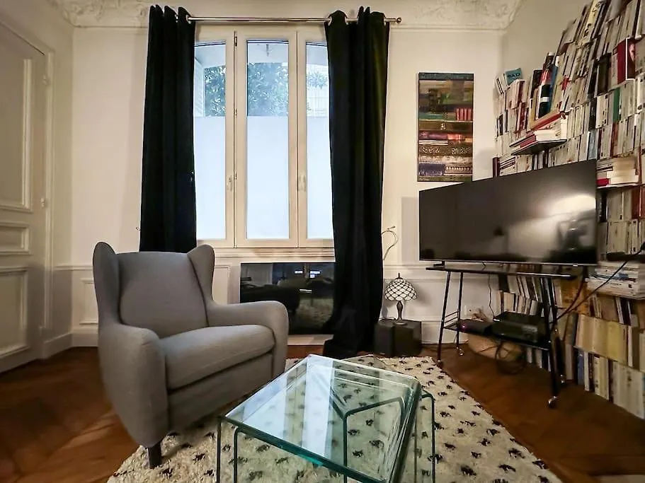Montmartre With Private Courtyard Apartment Paris France