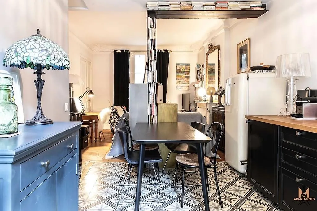 Montmartre With Private Courtyard Apartment Paris
